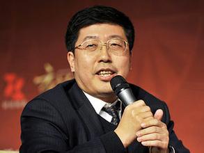 董藩隨經(jīng)紀(jì)人應(yīng)邀出席江西南昌萬達(dá)經(jīng)濟(jì)論壇