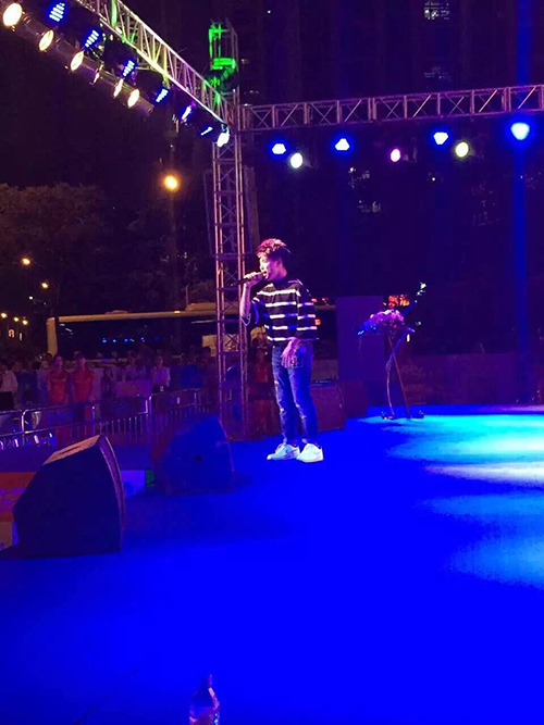 中國好聲音歌浴森出席寧波購物節暨啤酒節開幕式活動