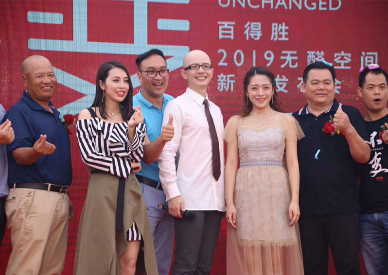 歌星平安、周延英、沈丹丹等明星親臨南寧活動現(xiàn)場獻(xiàn)唱，助力廠家新品發(fā)布