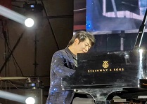 2019年郎朗出席琴街活動！帶來音樂視聽盛宴！