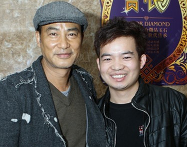 與任達(dá)華合影