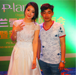 陳紫函與經紀人李志合影