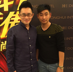 梁凱恩與經紀人李志合影